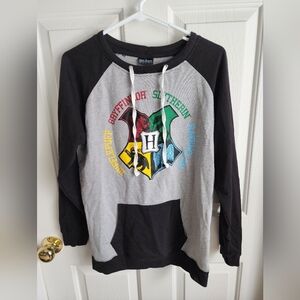 ❄️☃️❄️ Hogwarts Crest Sweatshirt, Kangaroo Pocket Grey W/black Sleeves XL ❄️☃️❄️